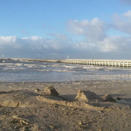 Apartment Nabij De Zee